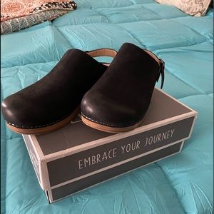 Dansko clogs. EUC. Worn once. Black nubuck.